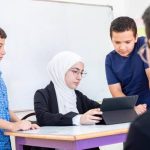 بررسی نگرش فرهنگیان نسبت به عوامل موثر بر رعایت حجاب توسط معلمان