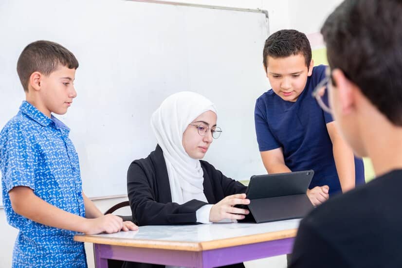 بررسی نگرش فرهنگیان نسبت به عوامل موثر بر رعایت حجاب توسط معلمان
